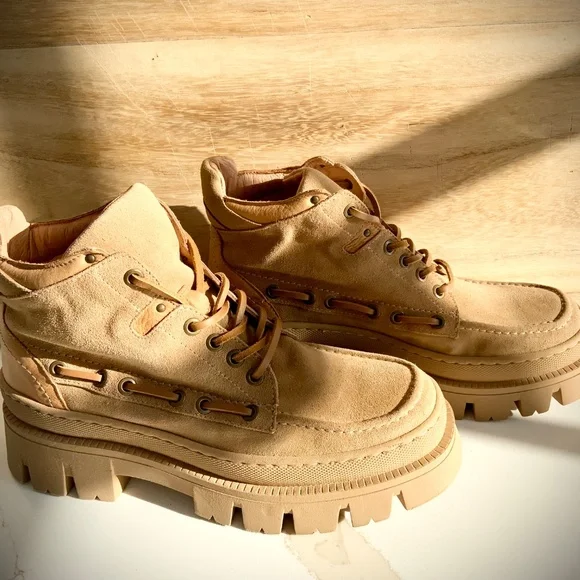 $268 Free People Dawn Hiker Tan Suede Leather Lug Sole Boots size 38 (8). - Picture 3 of 8